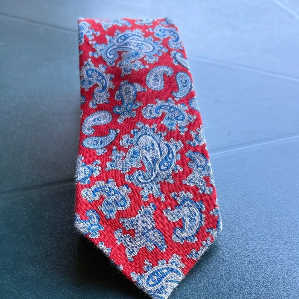 Ligatta Red and Blue Paisley Print Linen Tie